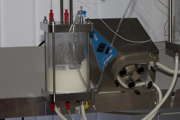 First experimental setup for degassing and gassing the carrier liquid.